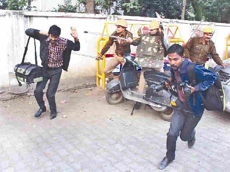lathicharge on bjp protest
